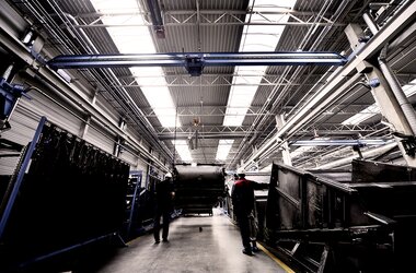 Puente grúa monorraíl para el transporte de carrocerías de vehículos de recogida de basuras